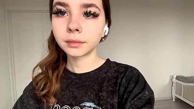 EhtelBiondi online show from December 1, 2025, 8:19 am