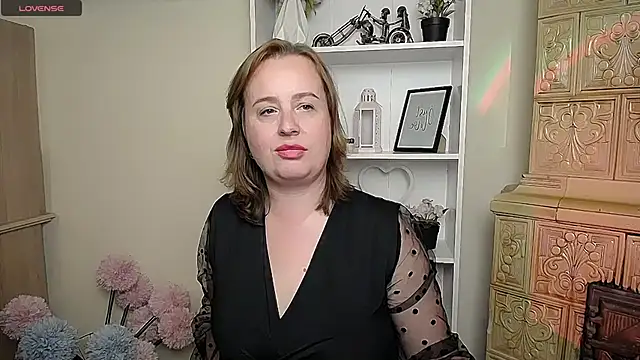 Snapshot of HelenFl chatting on October 7, 2025, 8:22 am HelenFl online show from October 7, 2025, 8:22 am