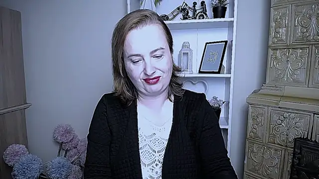 Snapshot of HelenFl chatting on October 11, 2025, 6:45 am HelenFl online show from October 11, 2025, 6:45 am