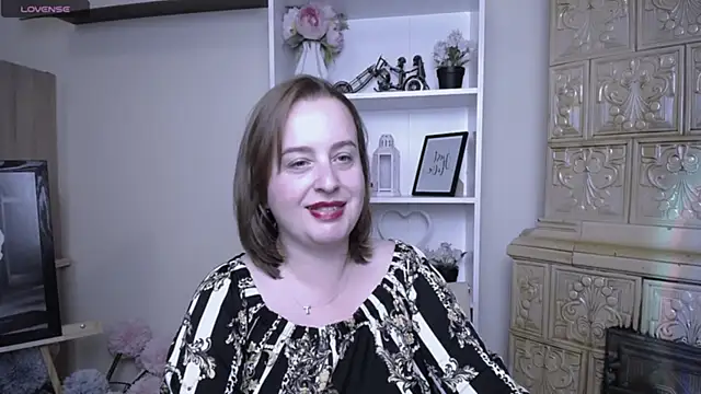 Snapshot of HelenFl chatting on October 27, 2025, 9:02 am HelenFl online show from October 27, 2025, 9:02 am