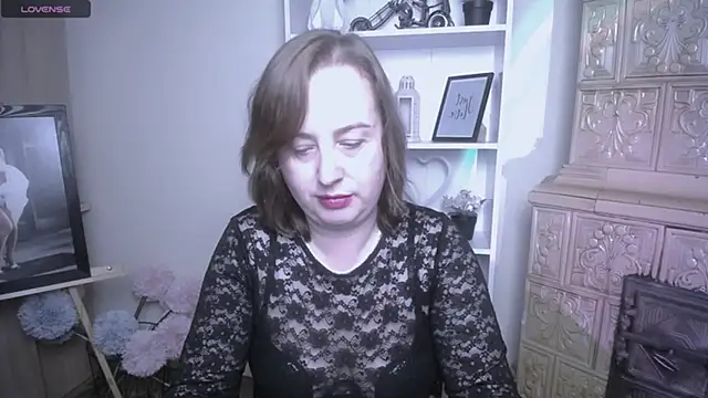 Snapshot of HelenFl chatting on November 4, 2025, 8:02 am HelenFl online show from November 4, 2025, 8:02 am