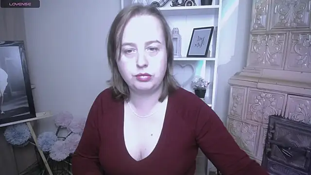 Snapshot of HelenFl chatting on November 10, 2025, 7:51 am HelenFl online show from November 10, 2025, 7:51 am