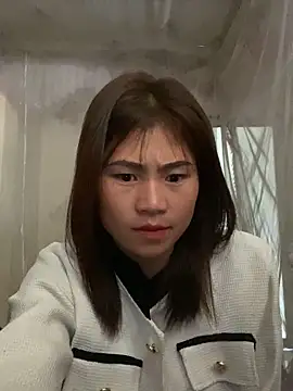 Snapshot of Mylinh- chatting on November 6, 2025, 2:34 am Mylinh- online show from November 6, 2025, 2:34 am