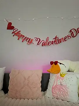 Evarey  online show from February 15, 2026, 6:32 am