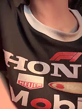 Queentaraf999 online show from October 17, 2025, 8:00 pm