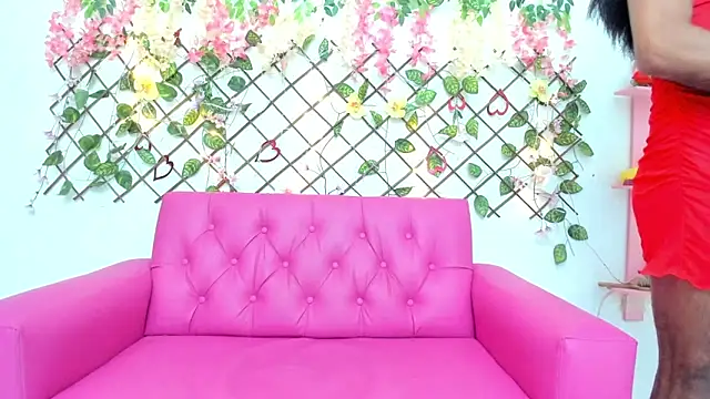 nahomy smiith online show from April 20, 2026, 7:48 pm