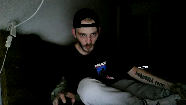 Snapshot of MolleDolle chatting on October 28, 2025, 4:27 am MolleDolle online show from October 28, 2025, 4:27 am