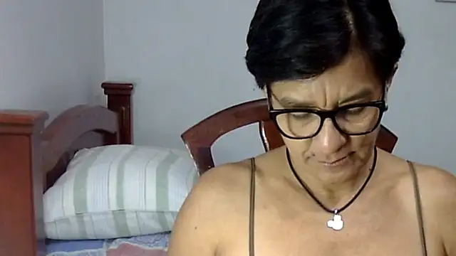 Snapshot of LunaLUVX chatting on October 19, 2025, 2:45 am LunaLUVX online show from October 19, 2025, 2:45 am