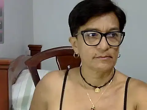 Snapshot of LunaLUVX chatting on October 22, 2025, 6:18 pm LunaLUVX online show from October 22, 2025, 6:18 pm