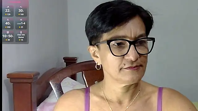 Snapshot of LunaLUVX chatting on October 27, 2025, 3:49 pm LunaLUVX online show from October 27, 2025, 3:49 pm