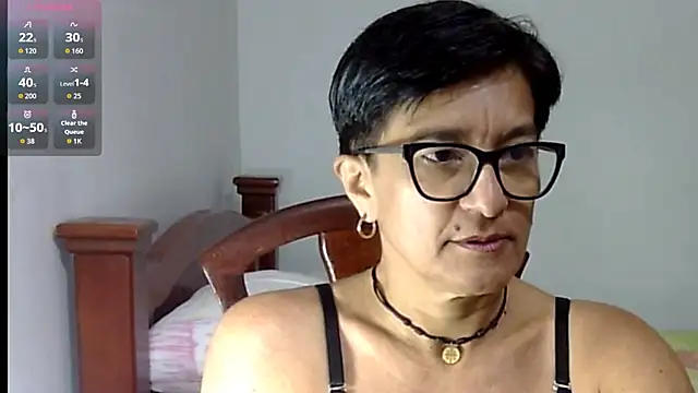 Snapshot of LunaLUVX chatting on October 30, 2025, 12:34 am LunaLUVX online show from October 30, 2025, 12:34 am