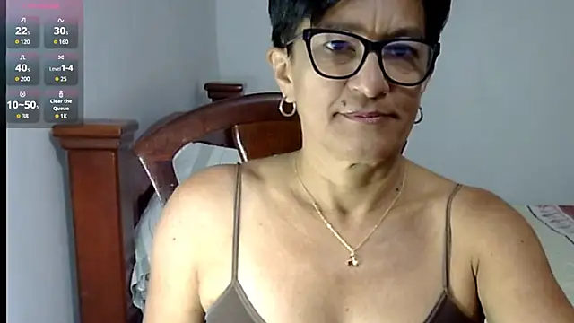 Snapshot of LunaLUVX chatting on November 4, 2025, 2:27 pm LunaLUVX online show from November 4, 2025, 2:27 pm