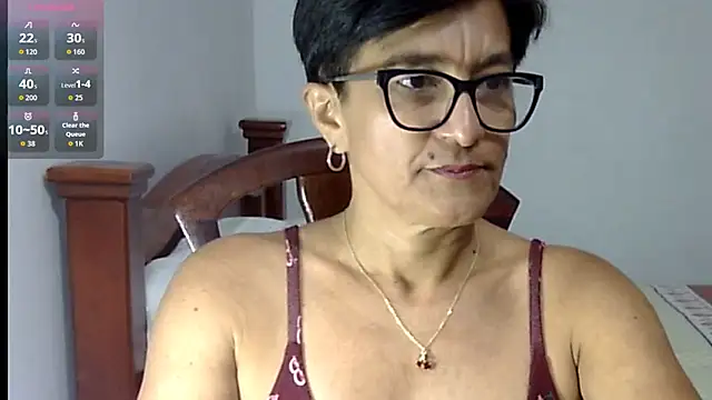 Snapshot of LunaLUVX chatting on November 6, 2025, 6:20 pm LunaLUVX online show from November 6, 2025, 6:20 pm