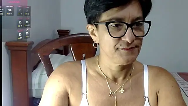 Snapshot of LunaLUVX chatting on November 9, 2025, 5:55 pm LunaLUVX online show from November 9, 2025, 5:55 pm