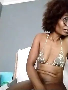 Snapshot of NaughtyCouga chatting on October 24, 2025, 5:48 am NaughtyCouga online show from October 24, 2025, 5:48 am