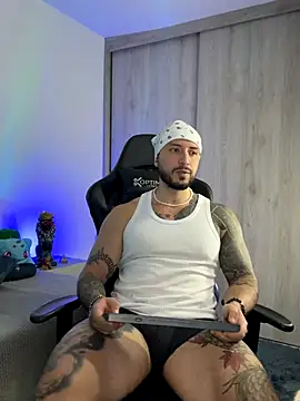 Dave-Max01 online show from November 15, 2025, 2:09 am