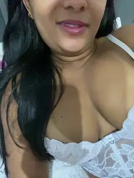 Brunamorenago online show from February 18, 2026, 12:45 pm