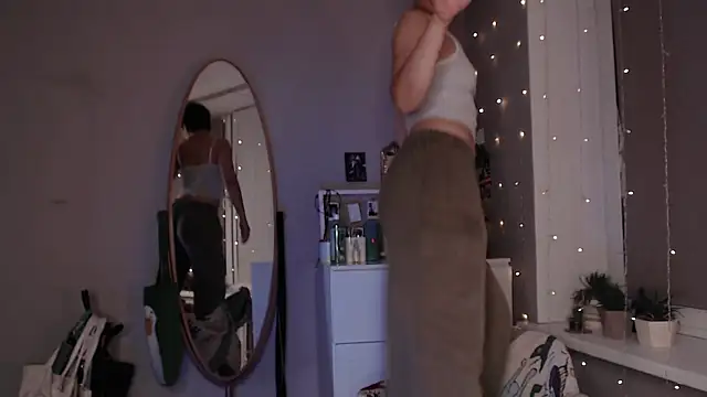 Snapshot of YourHotExSAndra chatting on October 14, 2025, 8:31 pm YourHotExSAndra online show from October 14, 2025, 8:31 pm