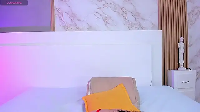 Snapshot of TianaGlow44 chatting on November 2, 2025, 11:45 am TianaGlow44 online show from November 2, 2025, 11:45 am