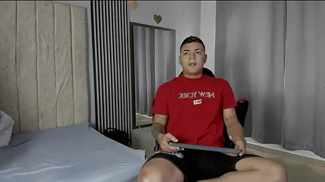 Snapshot of dante_and_kiara chatting on February 6, 2026, 9:07 pm dante and kiara online show from February 6, 2026, 9:07 pm