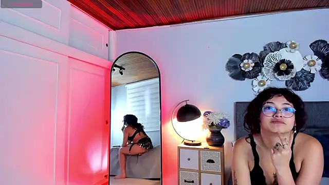 Snapshot of sunny_maya_ chatting on October 9, 2025, 8:40 pm sunny maya online show from October 9, 2025, 8:40 pm