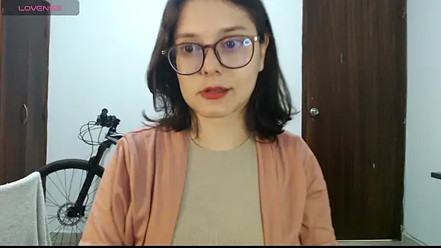 Snapshot of CarlaLorez chatting on October 23, 2025, 1:05 am CarlaLorez online show from October 23, 2025, 1:05 am