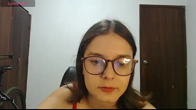 Snapshot of CarlaLorez chatting on October 28, 2025, 1:42 am CarlaLorez online show from October 28, 2025, 1:42 am