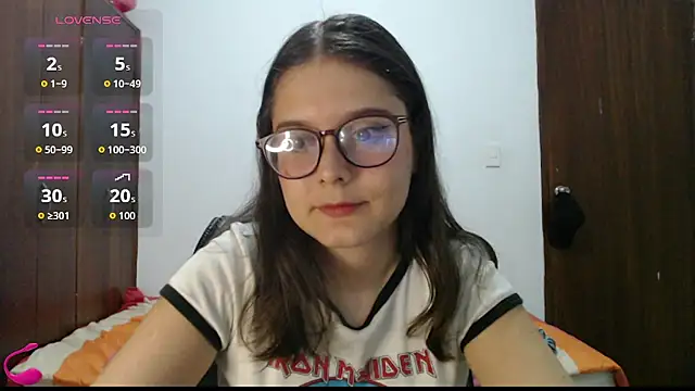 CarlaLorez online show from July 2, 2026, 3:23 am