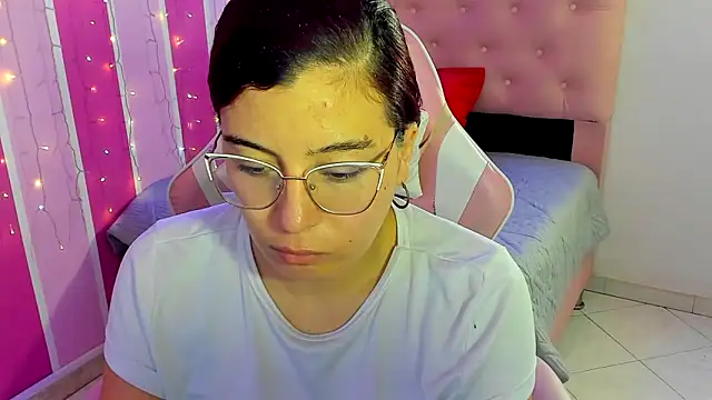 Snapshot of allison_mc chatting on November 8, 2025, 3:50 am allison mc online show from November 8, 2025, 3:50 am