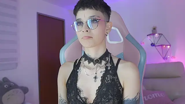 Snapshot of Giia_Moretti_ chatting on November 7, 2025, 10:43 pm Giia Moretti online show from November 7, 2025, 10:43 pm