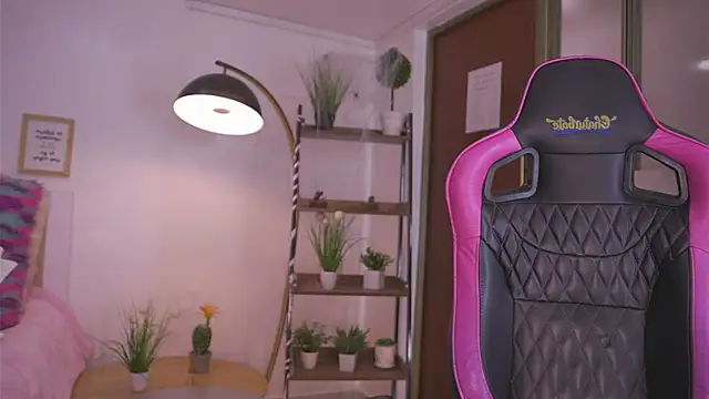 Snapshot of Giia_Moretti_ chatting on November 10, 2025, 7:13 pm Giia Moretti online show from November 10, 2025, 7:13 pm