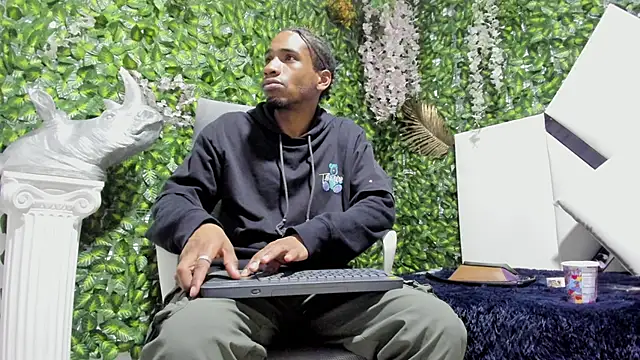 REDBRYAN EBANO online show from November 5, 2025, 8:31 pm