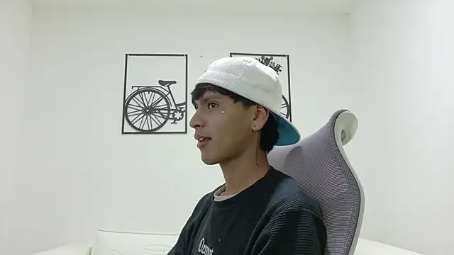 Snapshot of SEBAS_LOVER_ chatting on October 14, 2025, 9:15 pm SEBAS LOVER online show from October 14, 2025, 9:15 pm