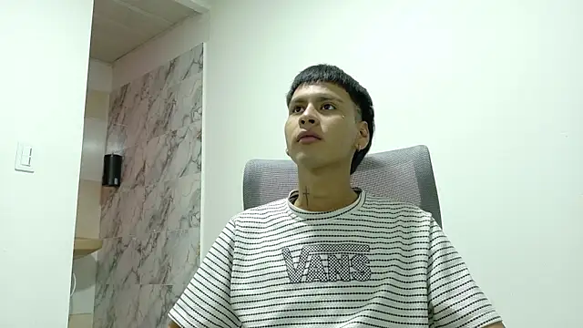 Snapshot of SEBAS_LOVER_ chatting on October 20, 2025, 7:58 pm SEBAS LOVER online show from October 20, 2025, 7:58 pm