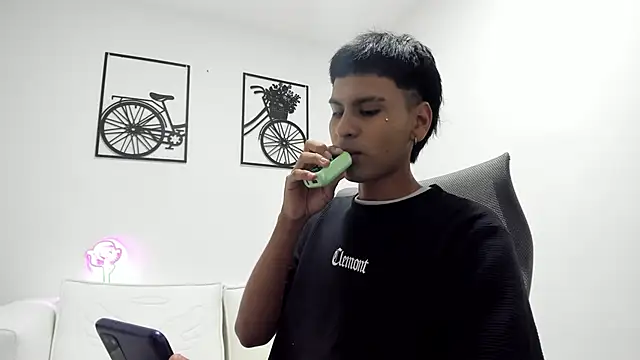 Snapshot of SEBAS_LOVER_ chatting on October 22, 2025, 7:46 pm SEBAS LOVER online show from October 22, 2025, 7:46 pm