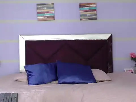 Snapshot of LizzyGrey_ chatting on October 20, 2025, 7:25 pm LizzyGrey online show from October 20, 2025, 7:25 pm