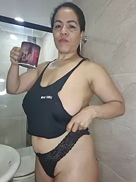 karla-bruni online show from October 31, 2025, 10:05 am