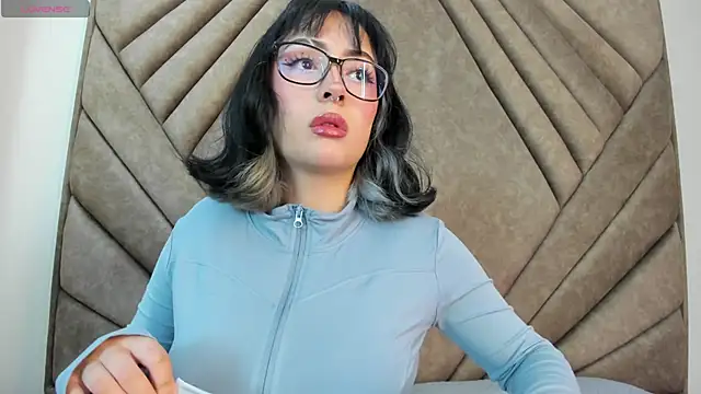 Snapshot of Mythical_Girl chatting on October 16, 2025, 7:37 pm Mythical Girl online show from October 16, 2025, 7:37 pm