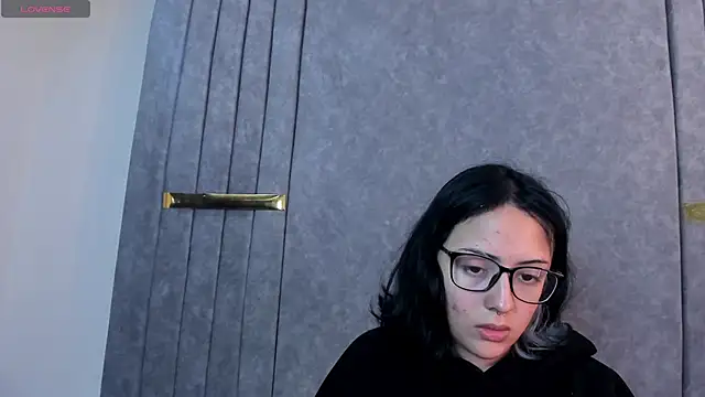 Snapshot of Mythical_Girl chatting on October 18, 2025, 1:34 pm Mythical Girl online show from October 18, 2025, 1:34 pm