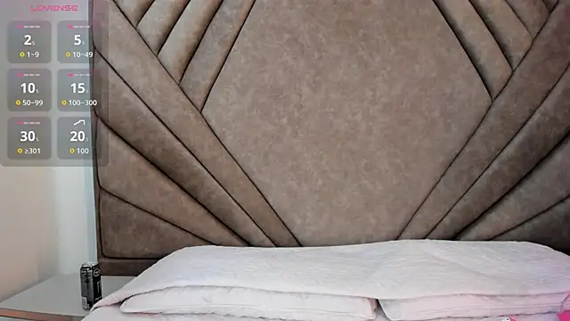 Snapshot of Mythical_Girl chatting on October 20, 2025, 7:47 pm Mythical Girl online show from October 20, 2025, 7:47 pm