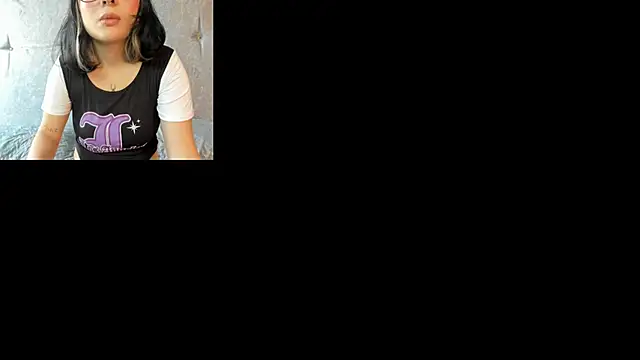 Snapshot of Mythical_Girl chatting on November 11, 2025, 6:52 pm Mythical Girl online show from November 11, 2025, 6:52 pm