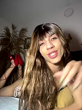 SiaraRealist online show from December 15, 2025, 12:26 am