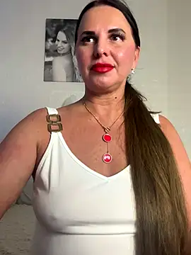 Snapshot of MIRAA_LUV chatting on November 2, 2025, 5:48 pm MIRAA LUV online show from November 2, 2025, 5:48 pm