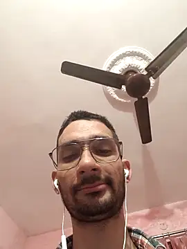 Snapshot of Poonchh chatting on October 9, 2025, 9:24 pm Poonchh online show from October 9, 2025, 9:24 pm