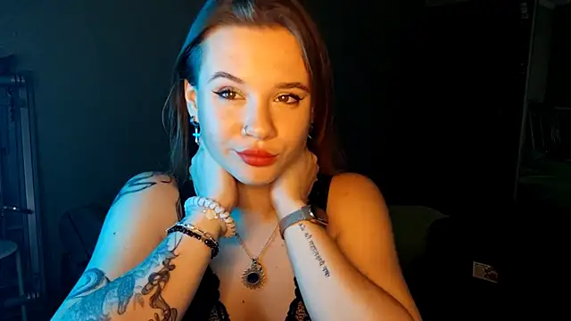 Snapshot of QuiveredFrown chatting on October 21, 2025, 12:28 pm QuiveredFrown online show from October 21, 2025, 12:28 pm