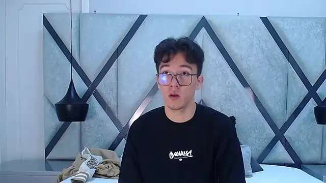 Snapshot of Austin_Reeds chatting on October 16, 2025, 11:44 am Austin Reeds online show from October 16, 2025, 11:44 am