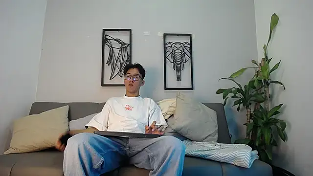 Snapshot of Austin_Reeds chatting on October 28, 2025, 2:53 pm Austin Reeds online show from October 28, 2025, 2:53 pm