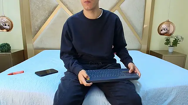 Snapshot of Austin_Reeds chatting on November 1, 2025, 11:56 am Austin Reeds online show from November 1, 2025, 11:56 am