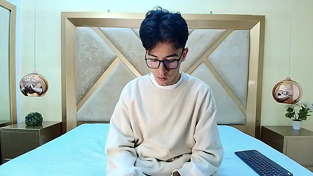 Snapshot of Austin_Reeds chatting on November 3, 2025, 12:06 pm Austin Reeds online show from November 3, 2025, 12:06 pm