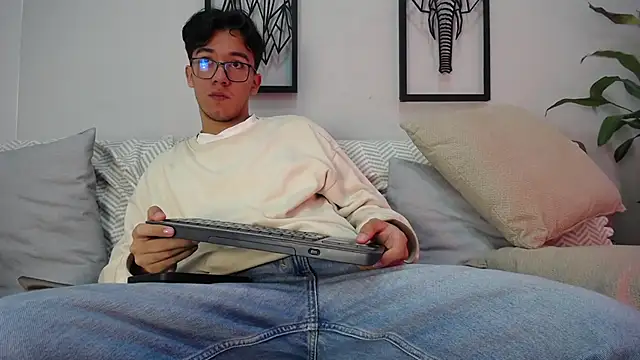 Snapshot of Austin_Reeds chatting on November 5, 2025, 12:16 pm Austin Reeds online show from November 5, 2025, 12:16 pm